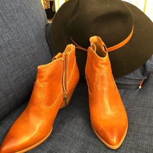 Gorgeous Reina Frye boots